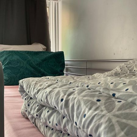 Female-Dortoir Femme -Dorm Shared Room Paris Bobigny Exterior foto