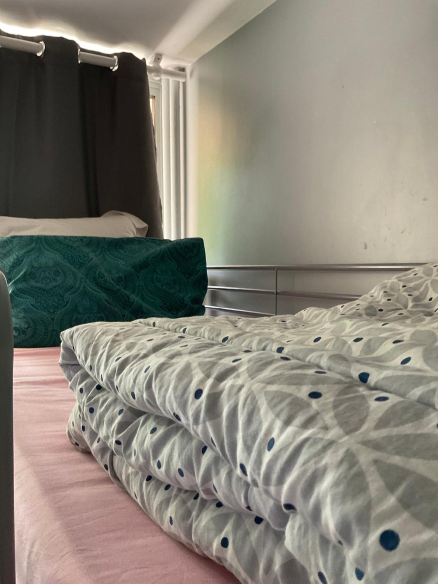 Female-Dortoir Femme -Dorm Shared Room Paris Bobigny Exterior foto
