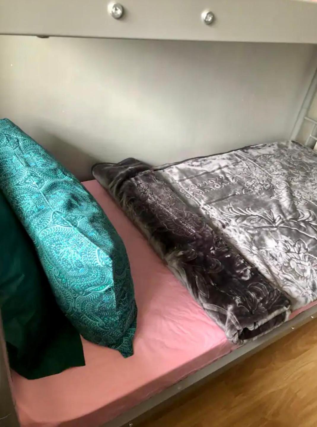 Female-Dortoir Femme -Dorm Shared Room Paris Bobigny Exterior foto